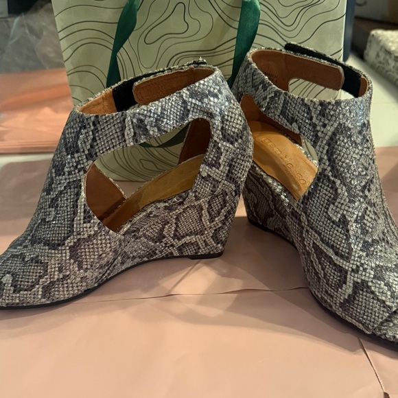 Kenneth Cole Shoes - Gentle Souls by Kenneth Cole